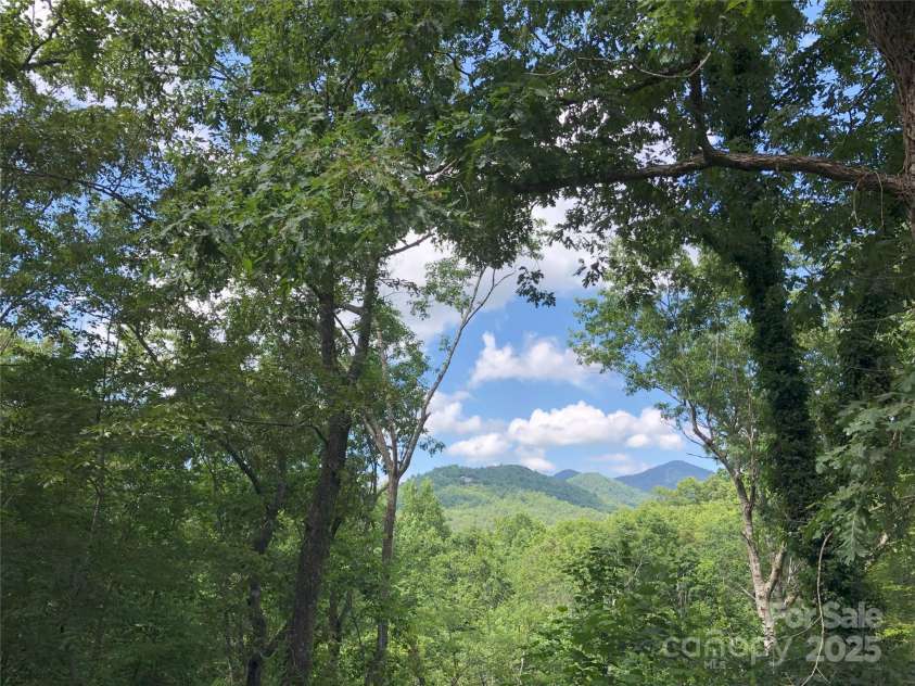 202 Otto Heights Road, Franklin, NC 28734.  MLS# CAR4255969, YatesRealty ID 13384. 