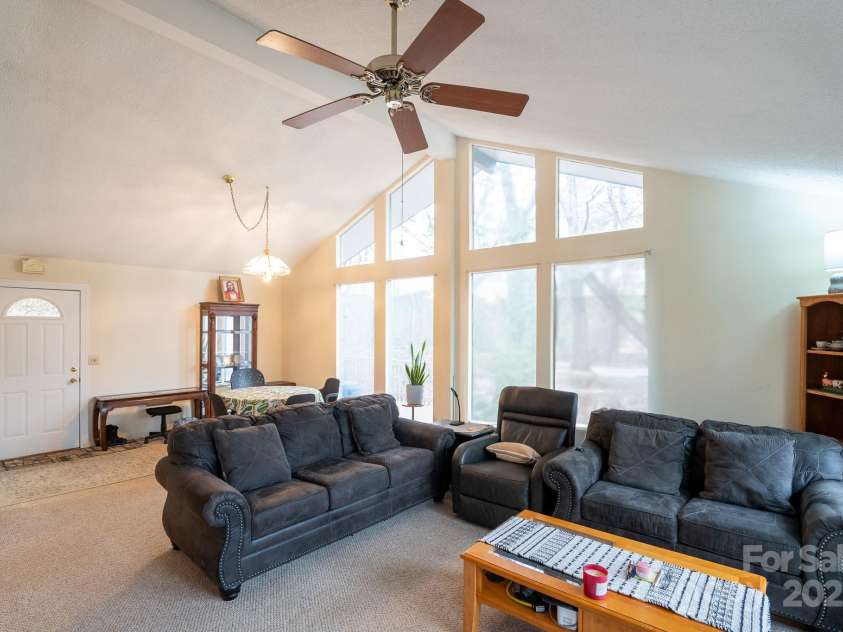 202 Otto Heights Road, Franklin, NC 28734.  MLS# CAR4255969, YatesRealty ID 13384. 