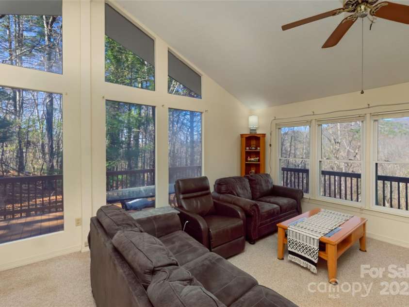 202 Otto Heights Road, Franklin, NC 28734.  MLS# CAR4255969, YatesRealty ID 13384. 