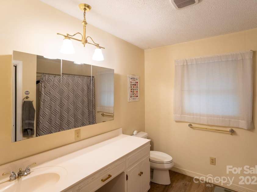 202 Otto Heights Road, Franklin, NC 28734.  MLS# CAR4255969, YatesRealty ID 13384. 