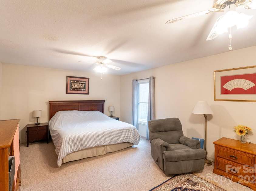 202 Otto Heights Road, Franklin, NC 28734.  MLS# CAR4255969, YatesRealty ID 13384. 