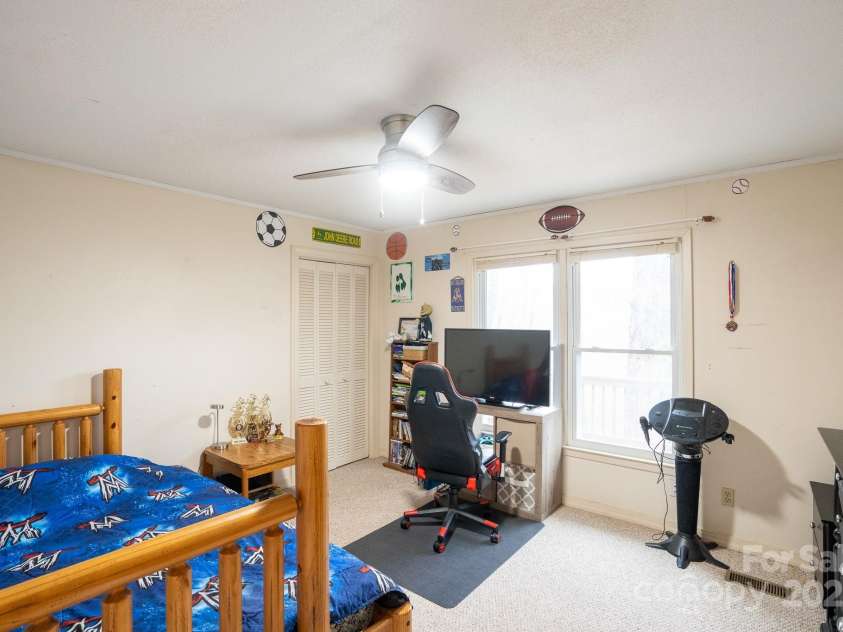 202 Otto Heights Road, Franklin, NC 28734.  MLS# CAR4255969, YatesRealty ID 13384. 