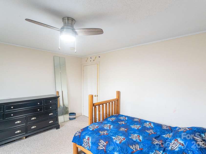 202 Otto Heights Road, Franklin, NC 28734.  MLS# CAR4255969, YatesRealty ID 13384. 