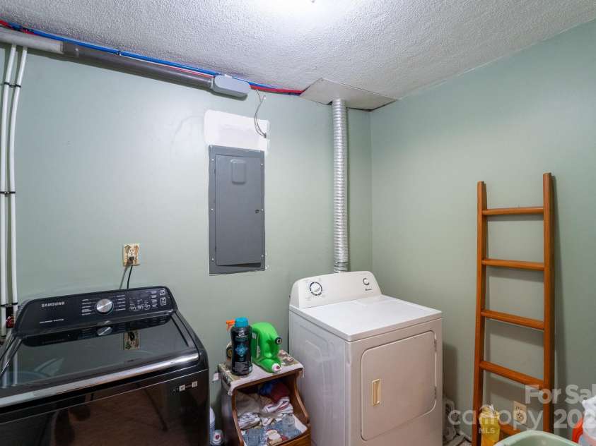 202 Otto Heights Road, Franklin, NC 28734.  MLS# CAR4255969, YatesRealty ID 13384. 