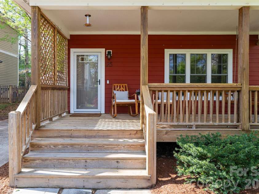 25 Lamar Avenue, Asheville, NC 28803.  MLS# CAR4369614, YatesRealty ID 13384. 