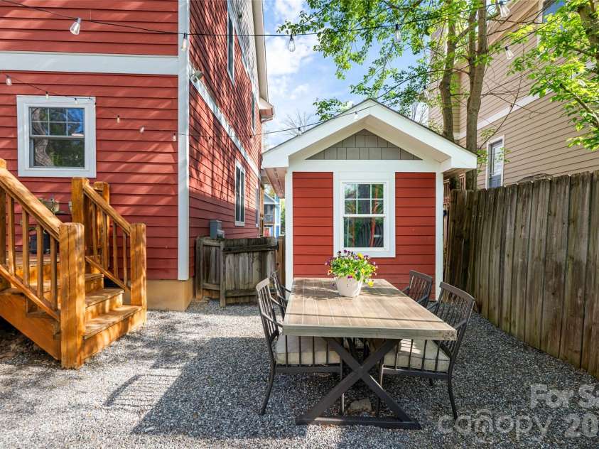 25 Lamar Avenue, Asheville, NC 28803.  MLS# CAR4369614, YatesRealty ID 13384. 