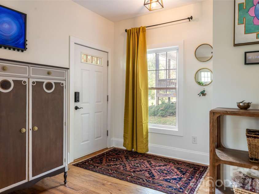 25 Lamar Avenue, Asheville, NC 28803.  MLS# CAR4369614, YatesRealty ID 13384. 