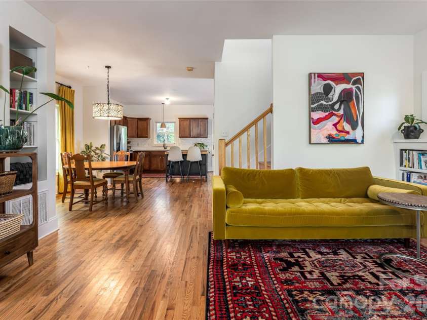 25 Lamar Avenue, Asheville, NC 28803.  MLS# CAR4369614, YatesRealty ID 13384. 