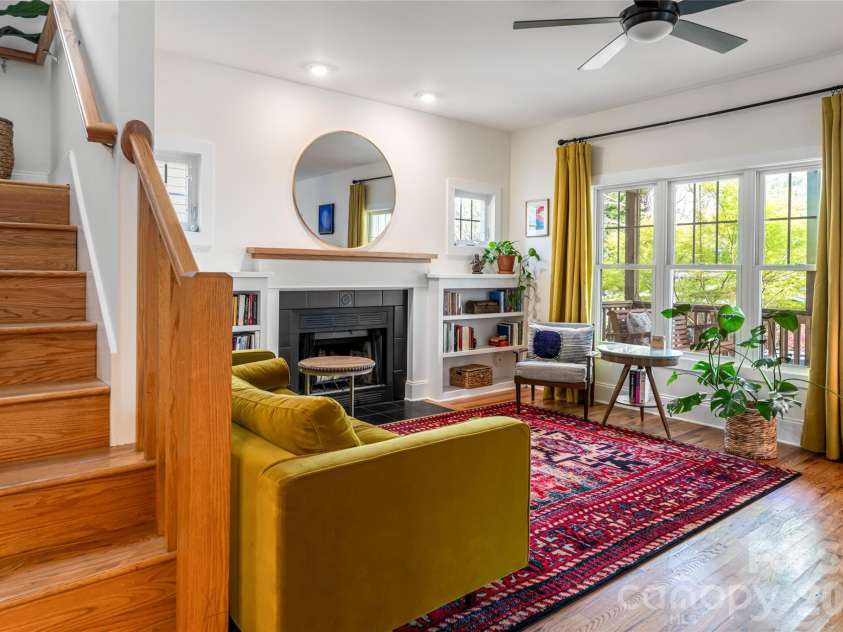 25 Lamar Avenue, Asheville, NC 28803.  MLS# CAR4369614, YatesRealty ID 13384. 