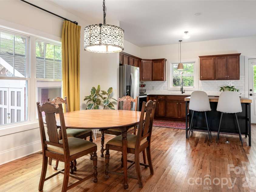 25 Lamar Avenue, Asheville, NC 28803.  MLS# CAR4369614, YatesRealty ID 13384. 