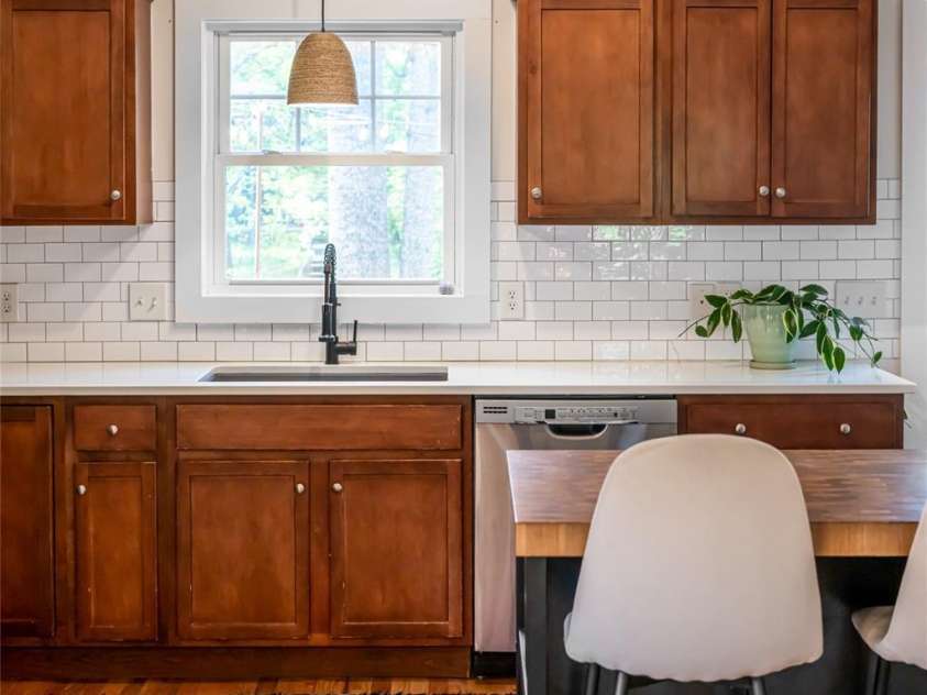 25 Lamar Avenue, Asheville, NC 28803.  MLS# CAR4369614, YatesRealty ID 13384. 