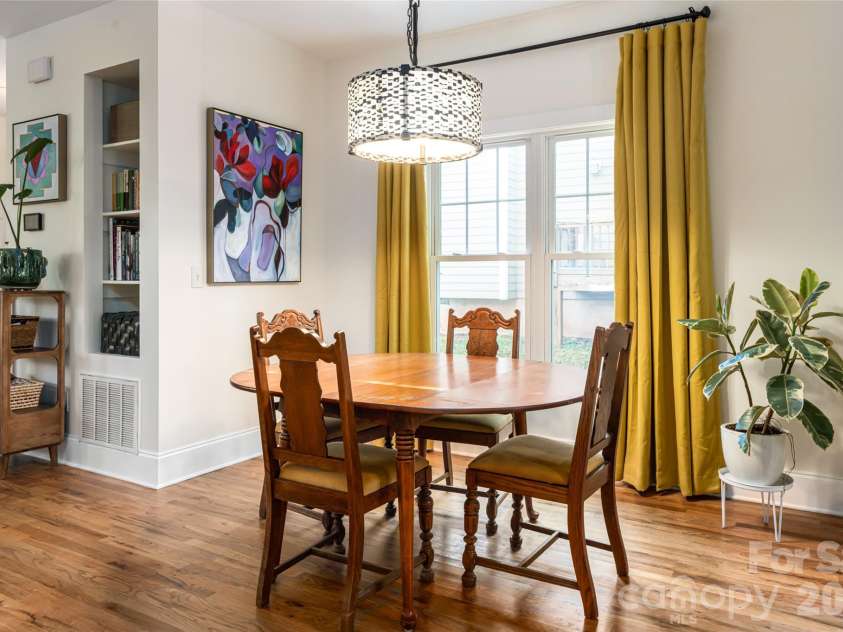 25 Lamar Avenue, Asheville, NC 28803.  MLS# CAR4369614, YatesRealty ID 13384. 