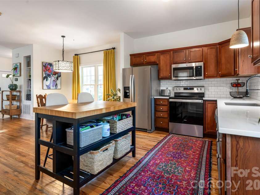 25 Lamar Avenue, Asheville, NC 28803.  MLS# CAR4369614, YatesRealty ID 13384. 