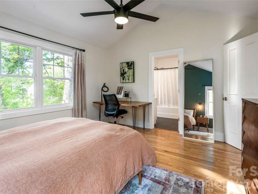 25 Lamar Avenue, Asheville, NC 28803.  MLS# CAR4369614, YatesRealty ID 13384. 