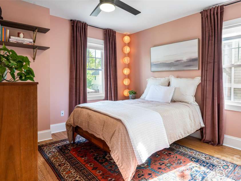 25 Lamar Avenue, Asheville, NC 28803.  MLS# CAR4369614, YatesRealty ID 13384. 