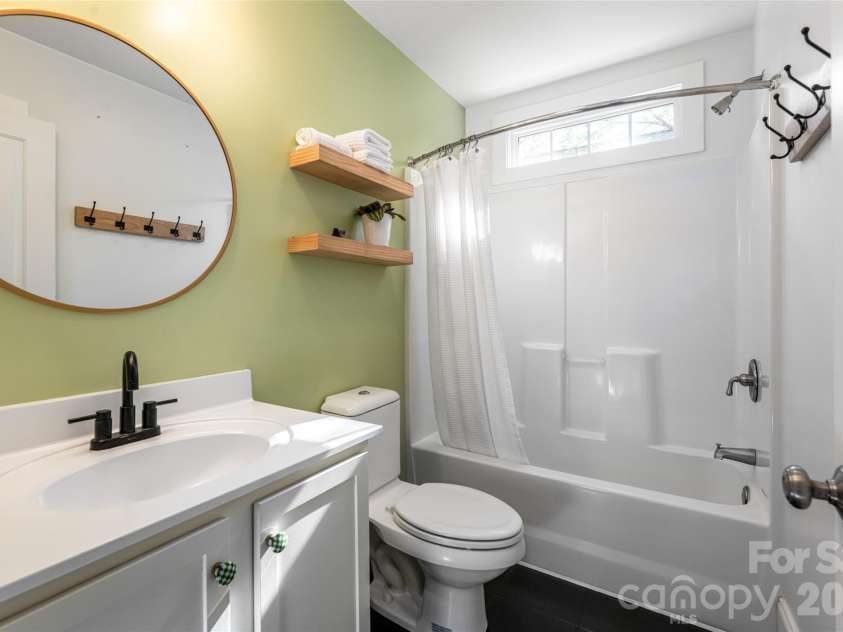 25 Lamar Avenue, Asheville, NC 28803.  MLS# CAR4369614, YatesRealty ID 13384. 
