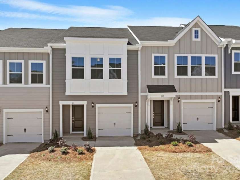 2720 Lehigh Road, Charlotte, NC 28208.  MLS# CAR4257322, YatesRealty ID 13386. 
