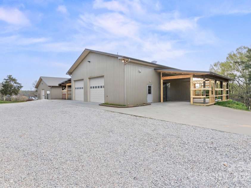 1620 London Road, Mooresville, NC 28115.  MLS# CAR4281112, YatesRealty ID 13387. 2 More Shops that include a car wash and paint shop.