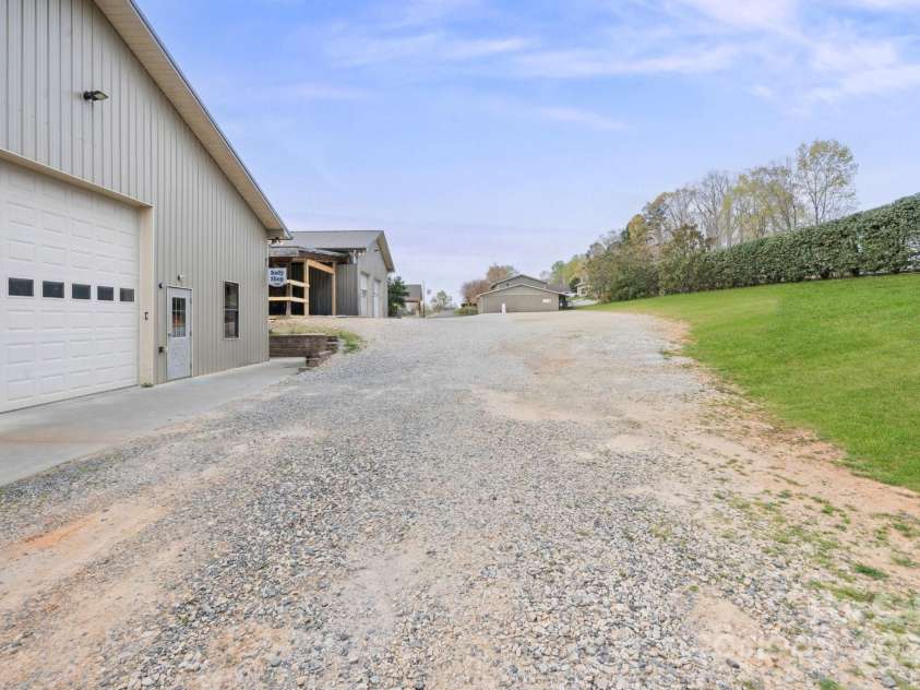 1620 London Road, Mooresville, NC 28115.  MLS# CAR4281112, YatesRealty ID 13387. 