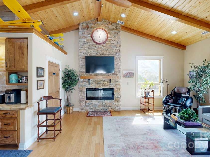 1620 London Road, Mooresville, NC 28115.  MLS# CAR4281112, YatesRealty ID 13387. The interior of the Main Reception Shop.