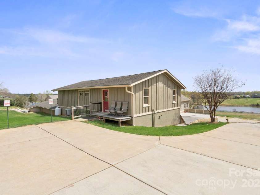 1620 London Road, Mooresville, NC 28115.  MLS# CAR4281112, YatesRealty ID 13387. This is the original shop has an office, storage, bathroom and 7 bays.