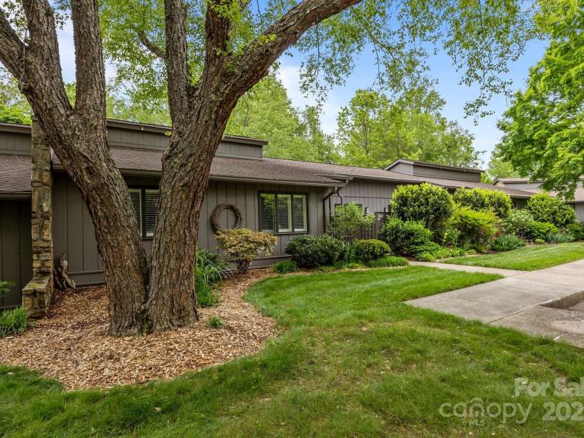 606 Crowfields Lane, Asheville, NC 28803.  MLS# CAR4251508, YatesRealty ID 13388. 