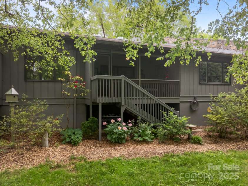606 Crowfields Lane, Asheville, NC 28803.  MLS# CAR4251508, YatesRealty ID 13388. 