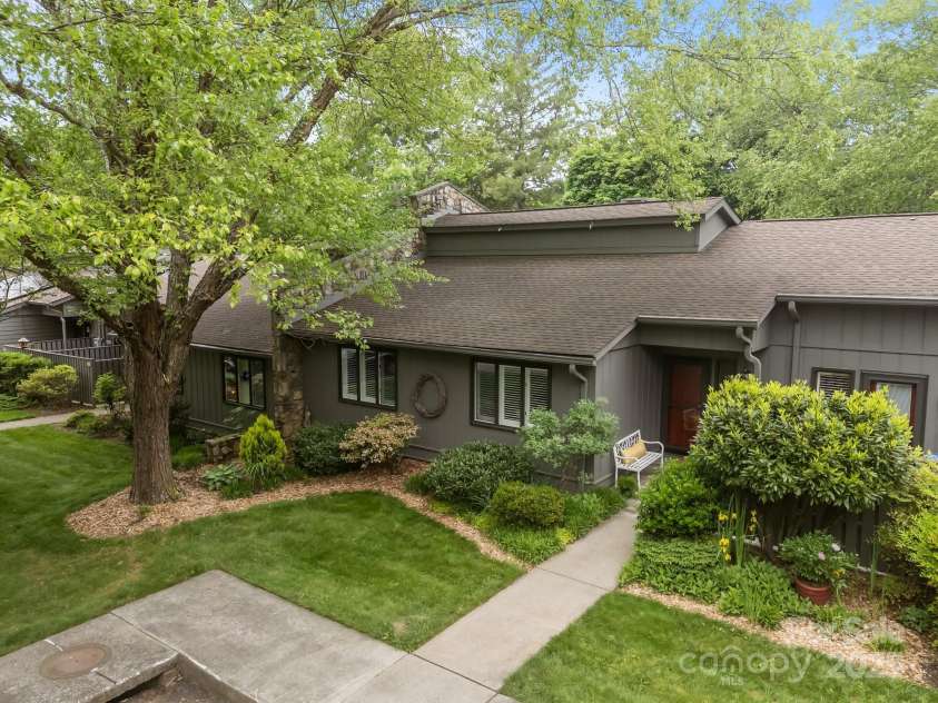 606 Crowfields Lane, Asheville, NC 28803.  MLS# CAR4251508, YatesRealty ID 13388. 