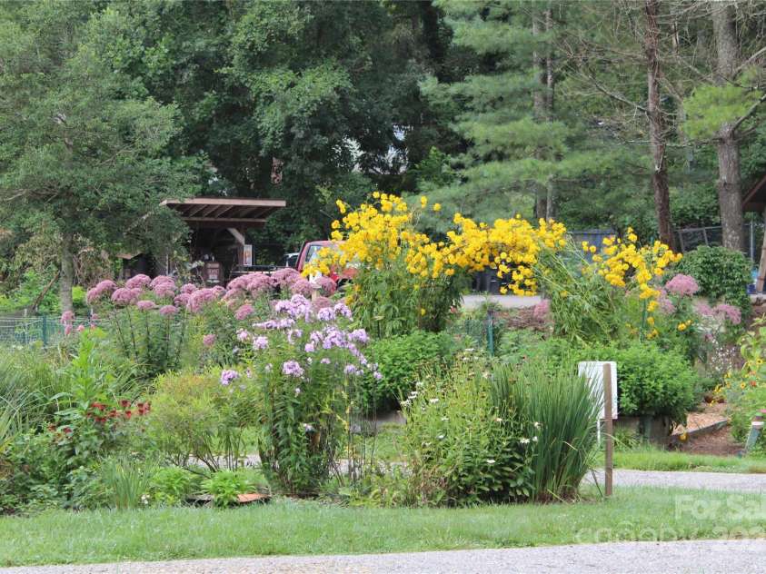 606 Crowfields Lane, Asheville, NC 28803.  MLS# CAR4251508, YatesRealty ID 13388. Gardens