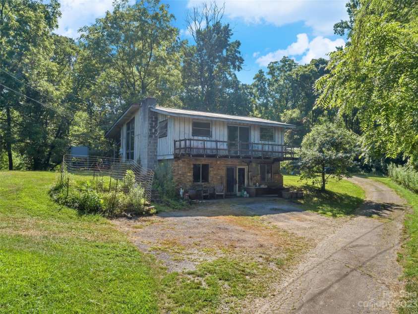 3 Pond Road Circle, Asheville, NC 28806.  MLS# CAR4056323, YatesRealty ID 13389. 