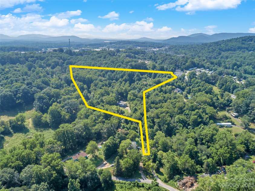 3 Pond Road Circle, Asheville, NC 28806.  MLS# CAR4056323, YatesRealty ID 13389. 