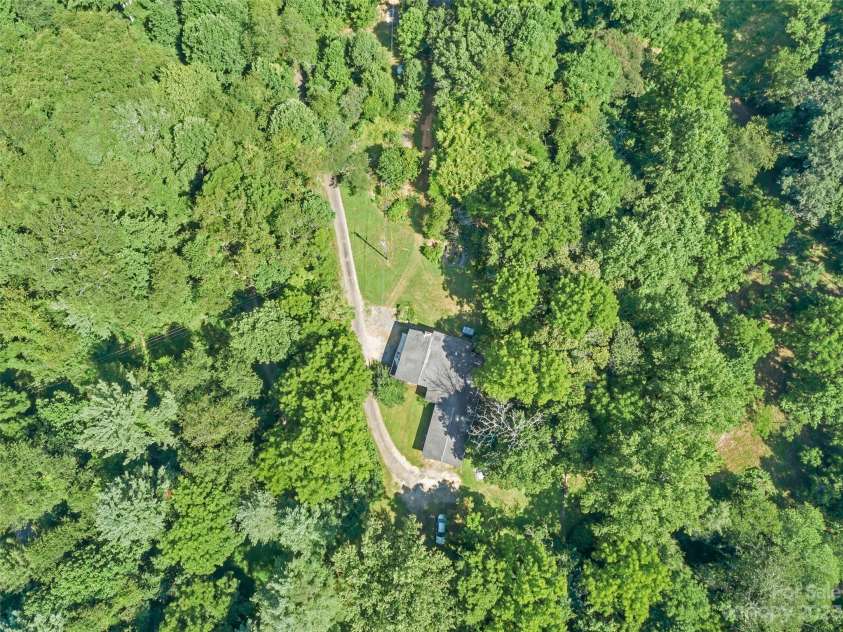 3 Pond Road Circle, Asheville, NC 28806.  MLS# CAR4056323, YatesRealty ID 13389. 