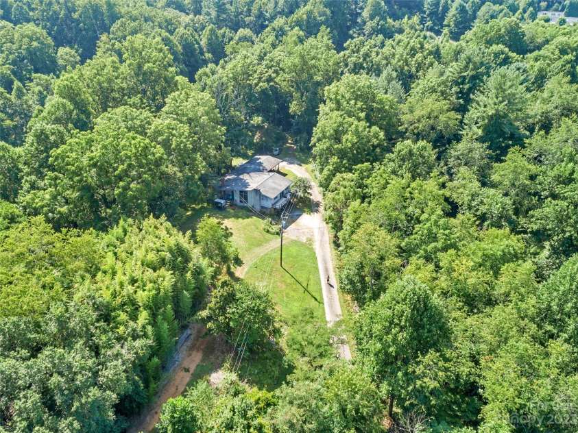 3 Pond Road Circle, Asheville, NC 28806.  MLS# CAR4056323, YatesRealty ID 13389. 