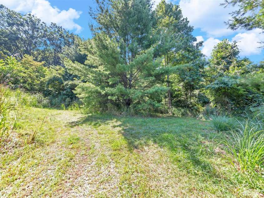3 Pond Road Circle, Asheville, NC 28806.  MLS# CAR4056323, YatesRealty ID 13389. 