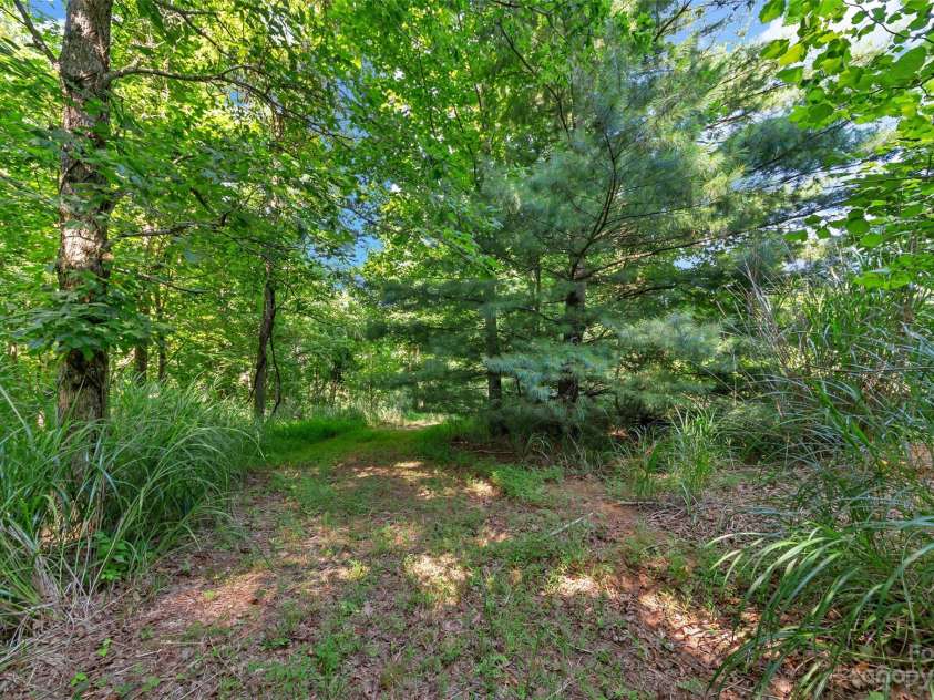 3 Pond Road Circle, Asheville, NC 28806.  MLS# CAR4056323, YatesRealty ID 13389. 