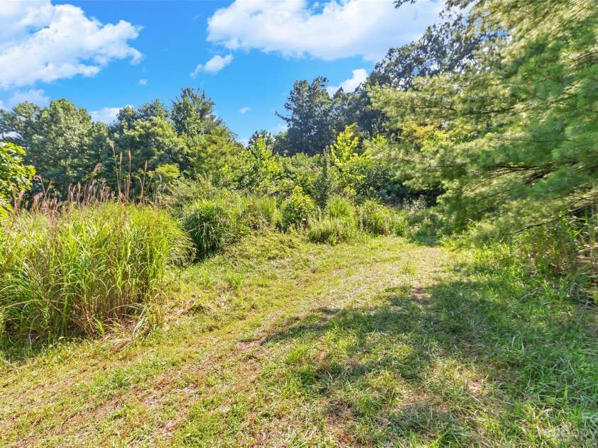 3 Pond Road Circle, Asheville, NC 28806.  MLS# CAR4056323, YatesRealty ID 13389. 