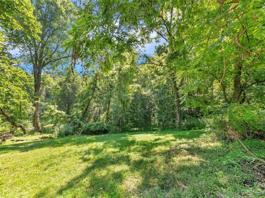 3 Pond Road Circle, Asheville, NC 28806.  MLS# CAR4056323, YatesRealty ID 13389. 