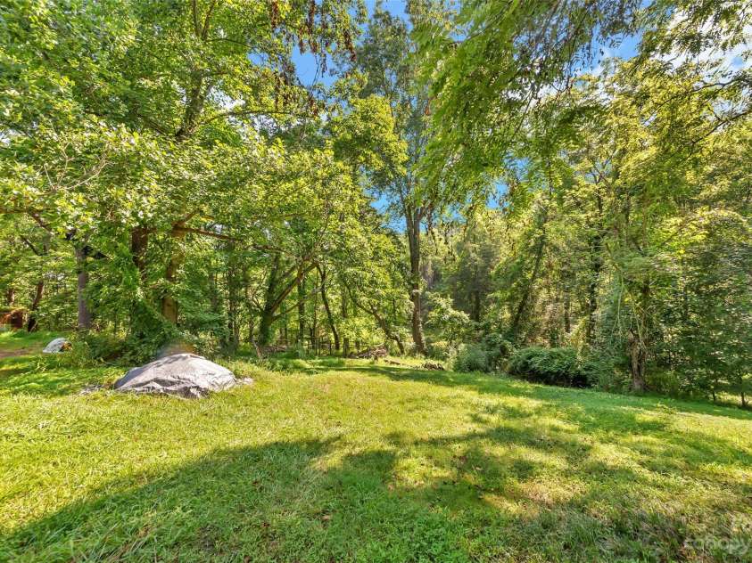 3 Pond Road Circle, Asheville, NC 28806.  MLS# CAR4056323, YatesRealty ID 13389. 