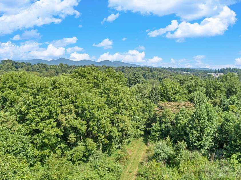 3 Pond Road Circle, Asheville, NC 28806.  MLS# CAR4056323, YatesRealty ID 13389. 
