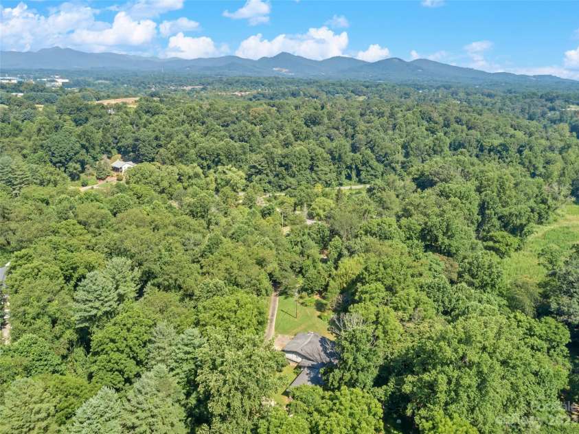 3 Pond Road Circle, Asheville, NC 28806.  MLS# CAR4056323, YatesRealty ID 13389. 