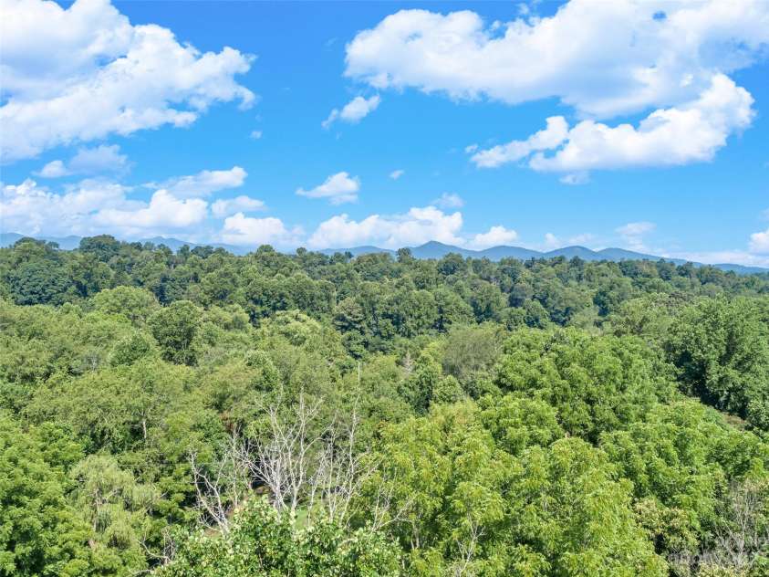 3 Pond Road Circle, Asheville, NC 28806.  MLS# CAR4056323, YatesRealty ID 13389. 
