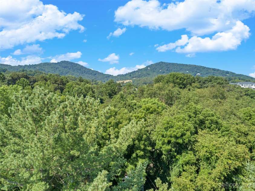 3 Pond Road Circle, Asheville, NC 28806.  MLS# CAR4056323, YatesRealty ID 13389. 