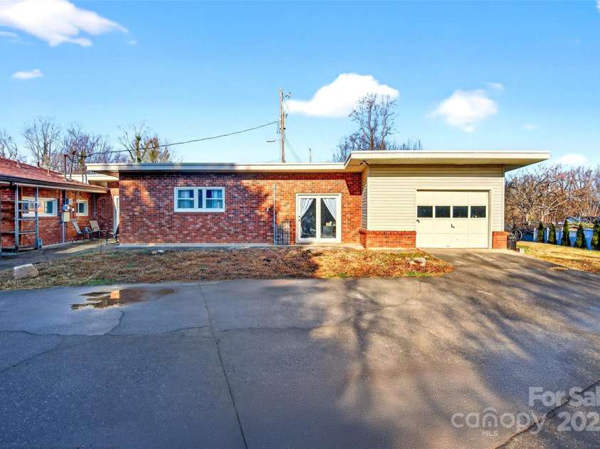 60 Greenwood Drive, Marion, NC 28752.  MLS# CAR4328988, YatesRealty ID 1339. 