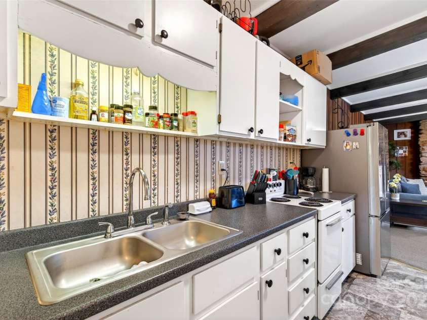 60 Greenwood Drive, Marion, NC 28752.  MLS# CAR4328988, YatesRealty ID 1339. 