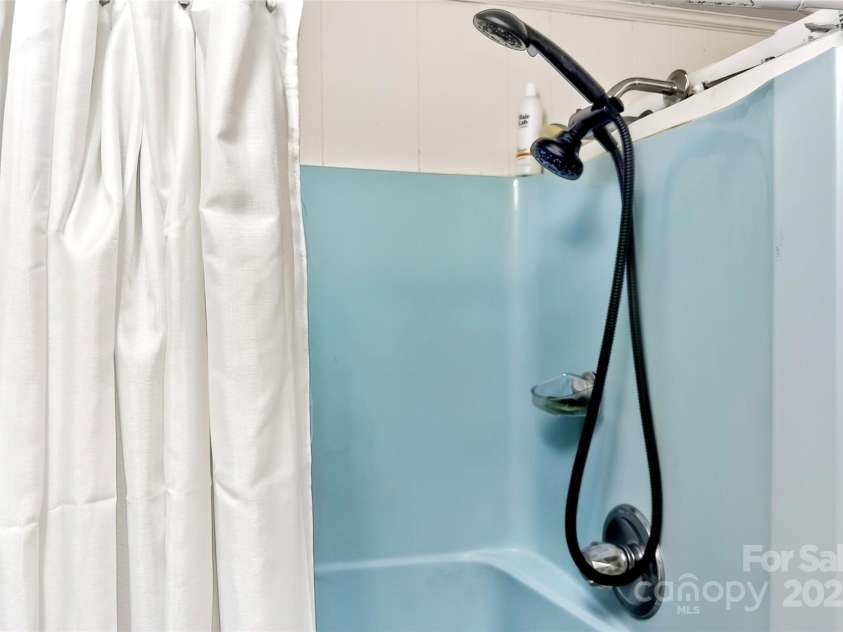 60 Greenwood Drive, Marion, NC 28752.  MLS# CAR4328988, YatesRealty ID 1339. 