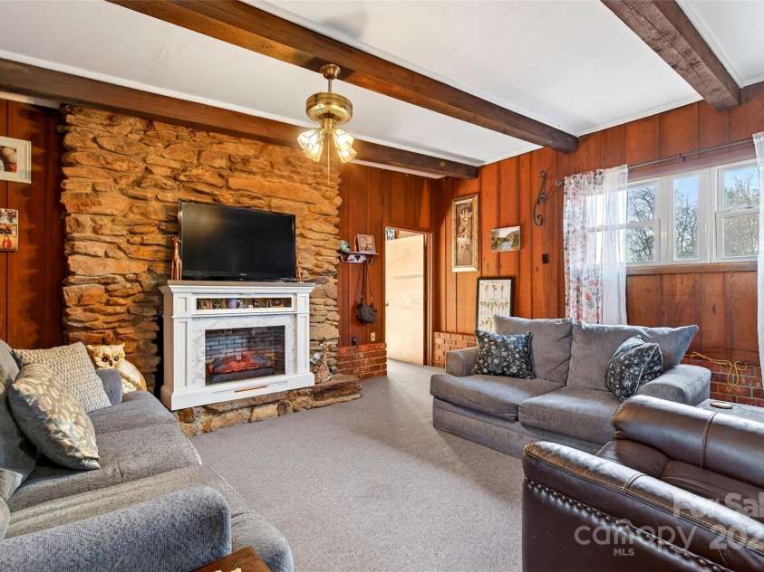 60 Greenwood Drive, Marion, NC 28752.  MLS# CAR4328988, YatesRealty ID 1339. 