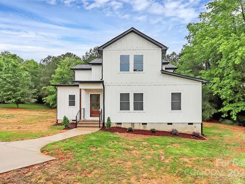 1011 Sandy Court, Gastonia, NC 28056.  MLS# CAR4270350, YatesRealty ID 13391. 