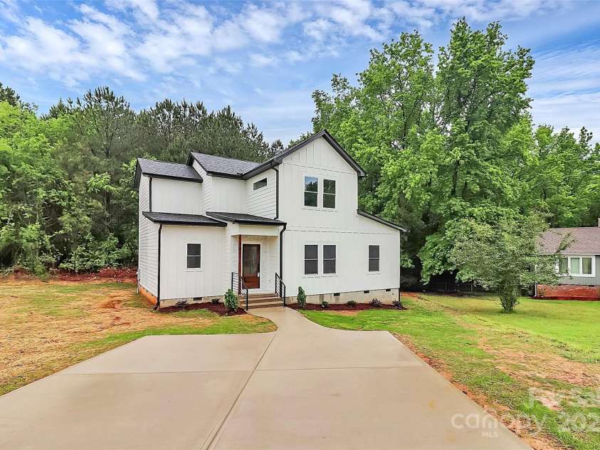 1011 Sandy Court, Gastonia, NC 28056.  MLS# CAR4270350, YatesRealty ID 13391. 