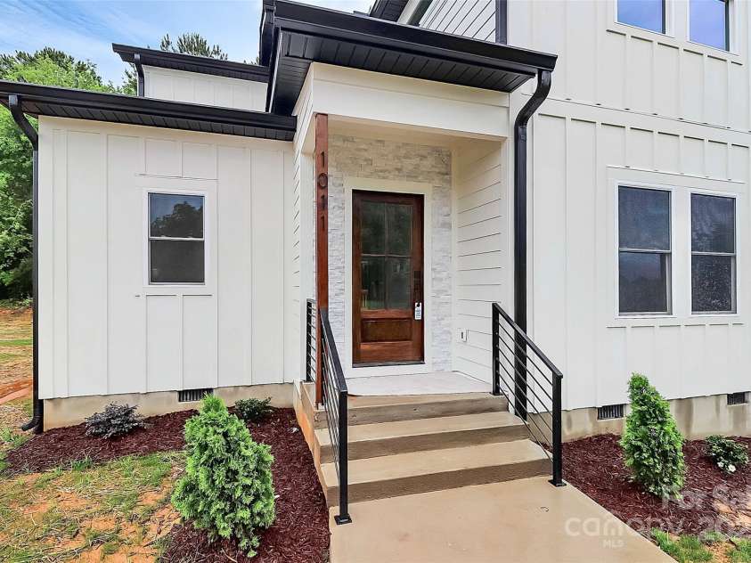 1011 Sandy Court, Gastonia, NC 28056.  MLS# CAR4270350, YatesRealty ID 13391. 
