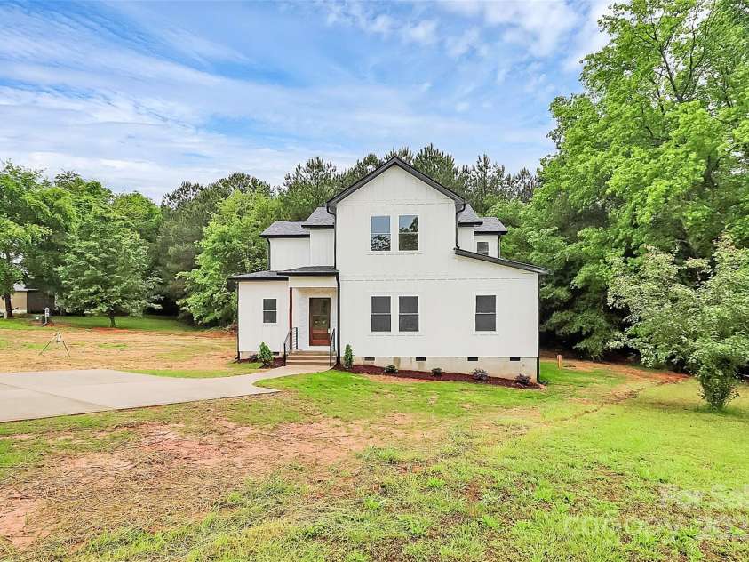 1011 Sandy Court, Gastonia, NC 28056.  MLS# CAR4270350, YatesRealty ID 13391. 